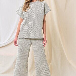 NWT Plus Black & White Patterned Top